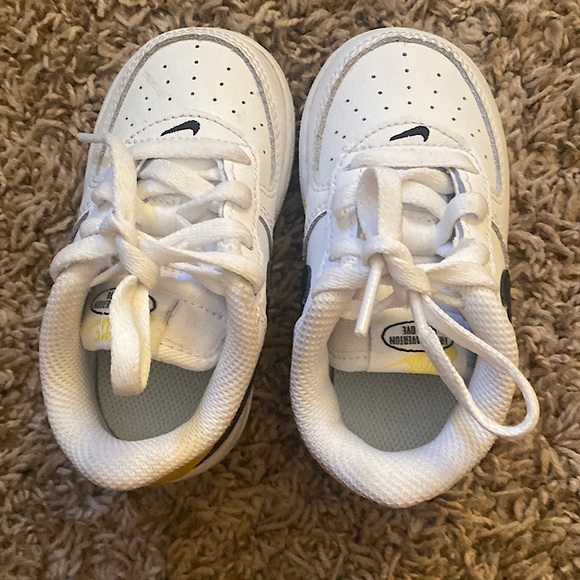 These are Nike toddler 6C, EUR cm 12, BR 21, CN